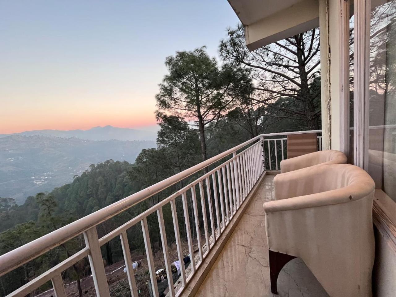 Hotel Tribe View - Away From City Hustle !! Top Rated & Most Awarded Property !! A Peaceful Stay Kasauli Eksteriør bilde